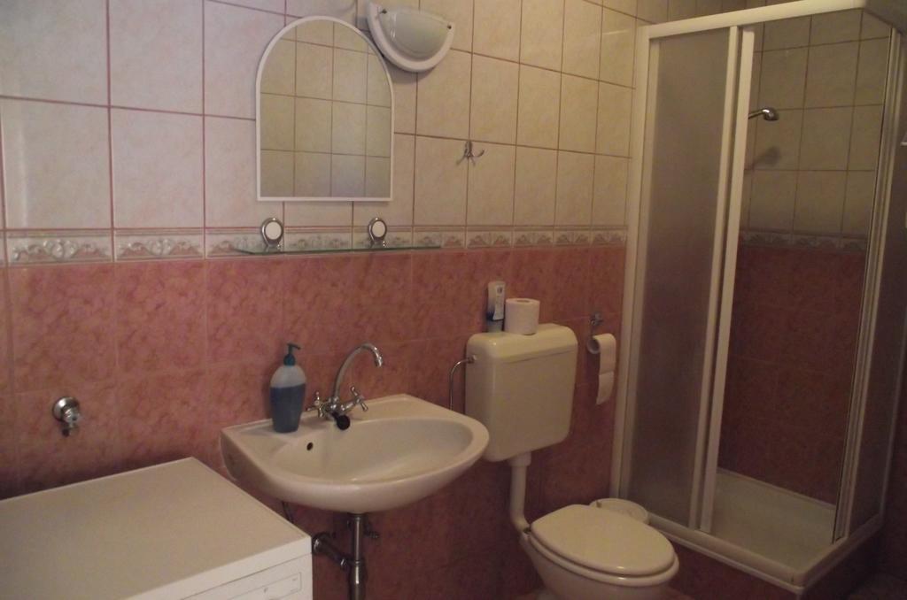 Radek Vendeghaz Es Apartman Halászi Zewnętrze zdjęcie